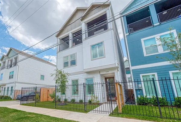 $4,400 | 909 A West 35th Street, Unit A, Houston, TX 77018