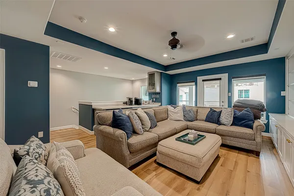 $4,400 | 909 A West 35th Street, Unit A, Houston, TX 77018