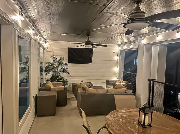 $4,400 | 909 A West 35th Street, Unit A, Houston, TX 77018