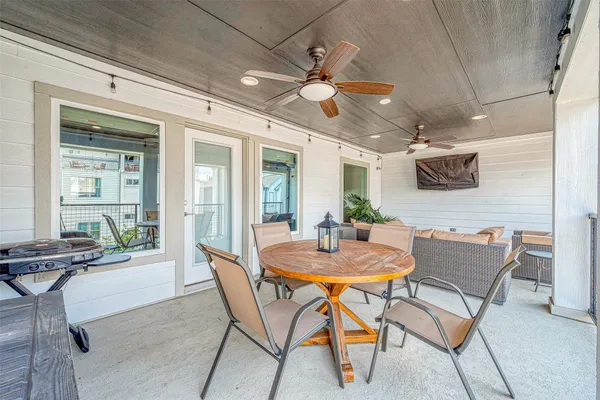 $4,400 | 909 A West 35th Street, Unit A, Houston, TX 77018