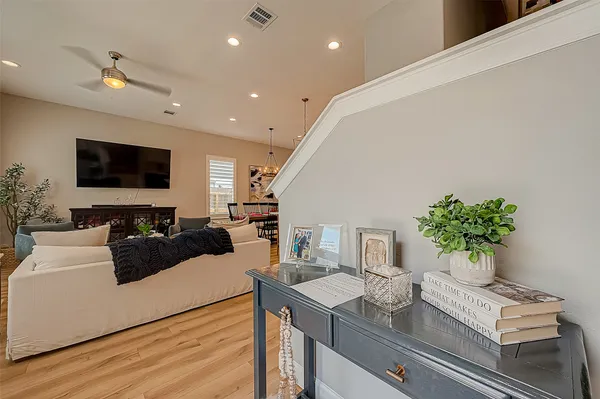 $4,400 | 909 A West 35th Street, Unit A, Houston, TX 77018