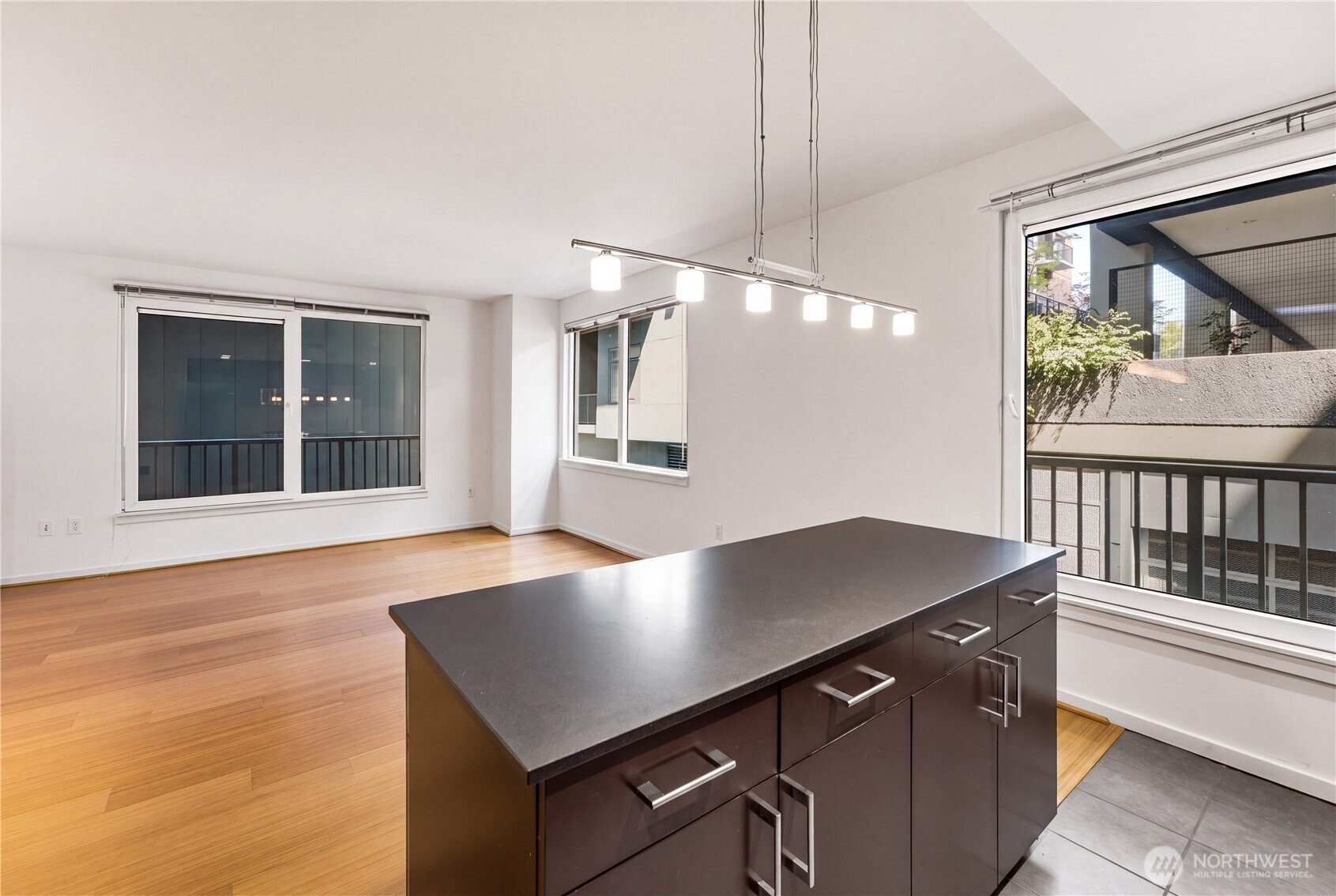 76 Cedar Street, Unit 405 Seattle, WA 98121 - Photo 10 of 37