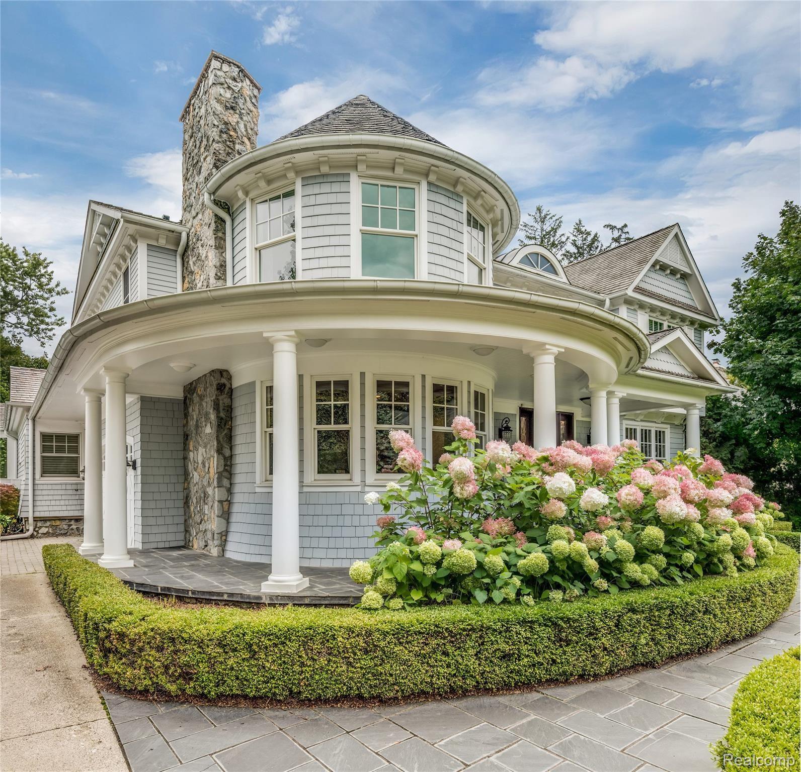 175 Aspen Road Birmingham, MI 48009 - Photo 28 of 29 47aa 175 Aspen Rd Birmingham MI-print-034-75-Front Panorama1-4200x4054-300dpi.jpg
