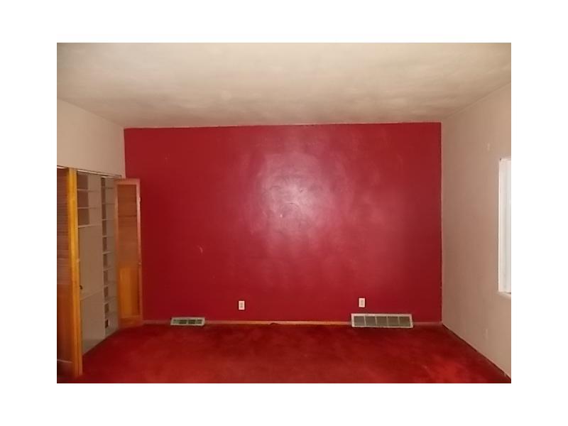 705 Harriet Street McKees Rocks, PA 15136 - Photo 4 of 10 Living Room.