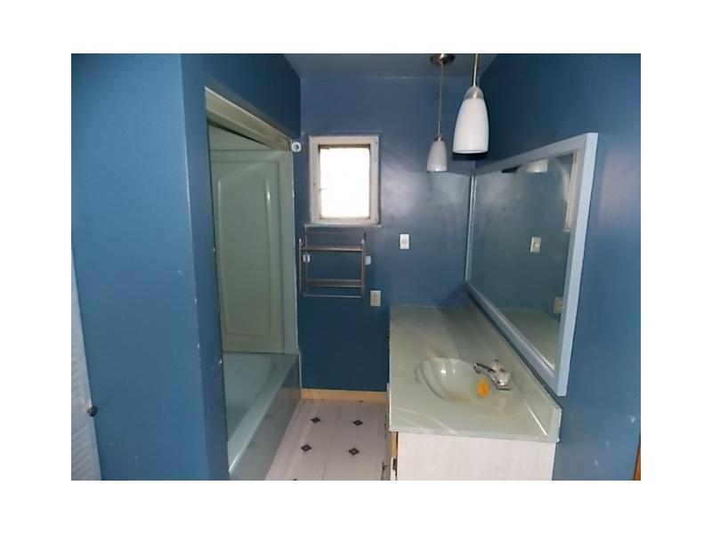 705 Harriet Street McKees Rocks, PA 15136 - Photo 9 of 10 Full Bath.