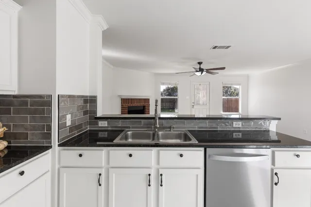 $399,900 | 406 Golden Gate Drive, Leander, TX 78641