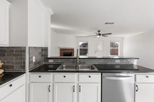 $374,500 | 406 Golden Gate Drive, Leander, TX 78641