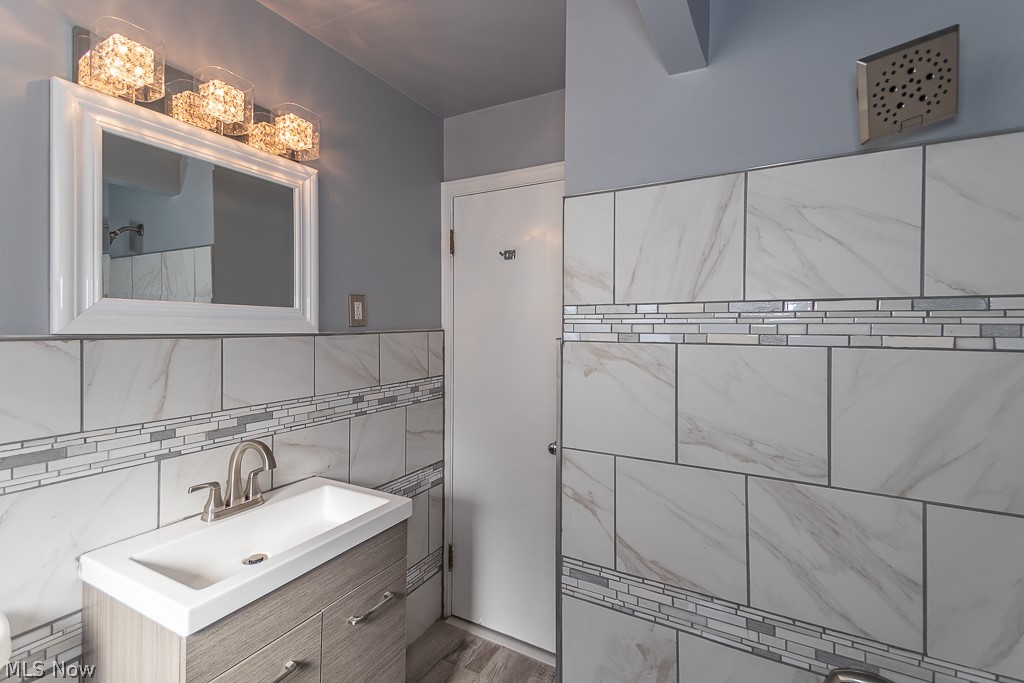 1608 Overbrook Road Cleveland, OH 44124 - Photo 15 of 31