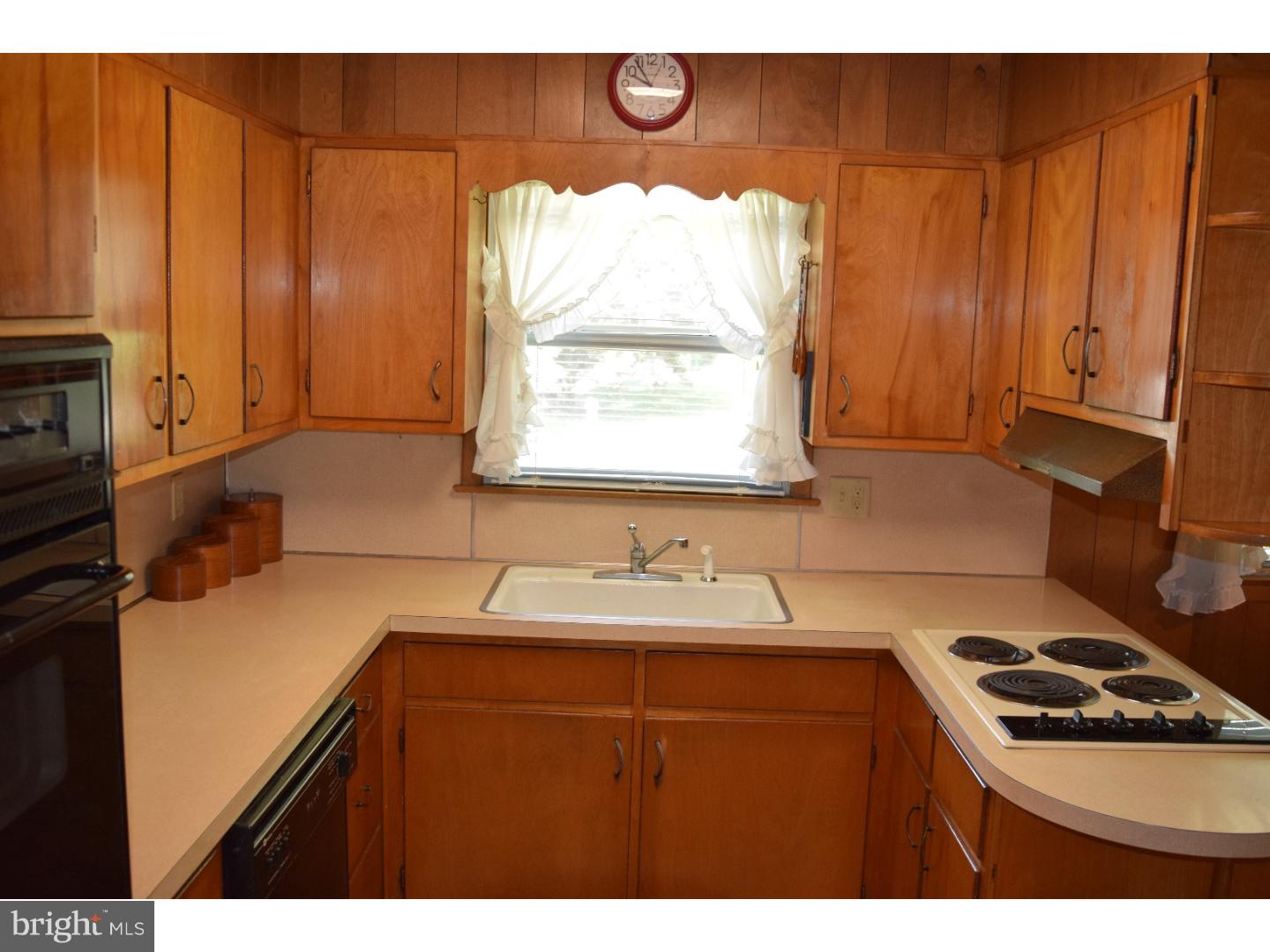 60 Upper Hilltop Road Yardley, PA 19067 - Photo 6 of 16 Kitchen