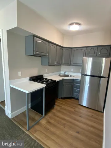 $950 | 274 Roxborough Avenue, Unit 3R, Philadelphia, PA 19128