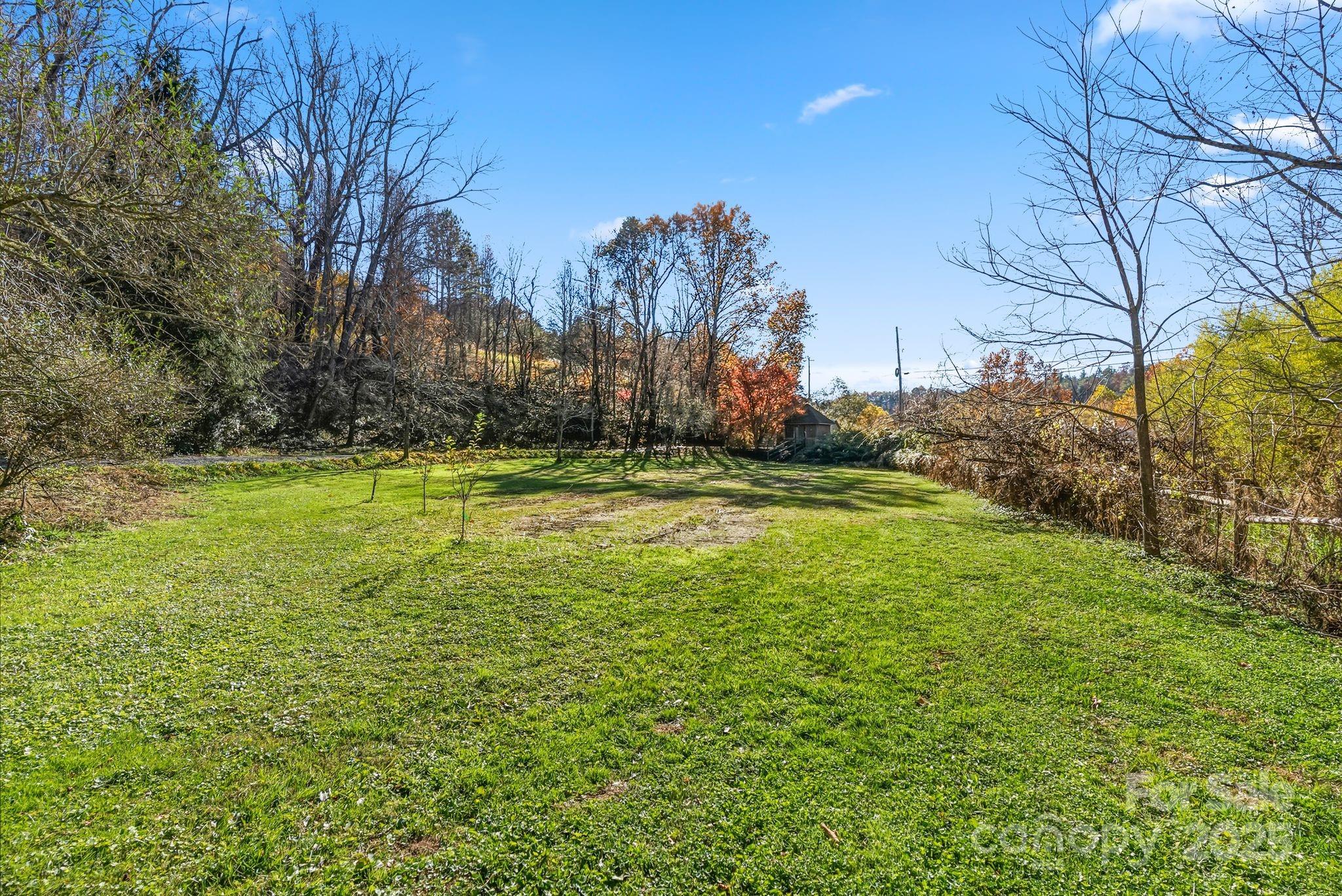 13 Holly Hill Farm Road Mars Hill, NC 28754 - Photo 33 of 44 a view of a tennis court