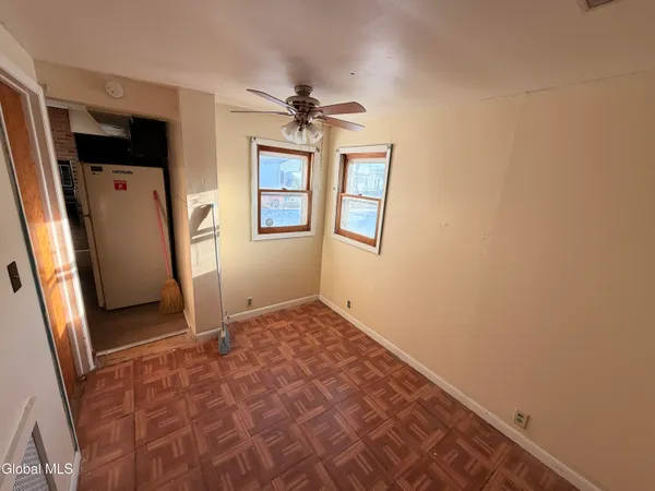 $1,300 | 8 Bayard Street, Unit DOWN, Amsterdam, NY 12010