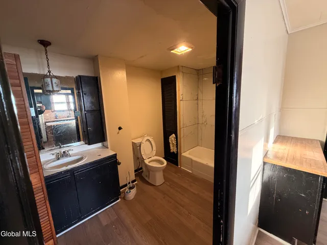 $1,300 | 8 Bayard Street, Unit DOWN, Amsterdam, NY 12010