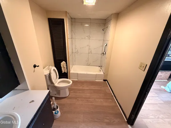 $1,300 | 8 Bayard Street, Unit DOWN, Amsterdam, NY 12010