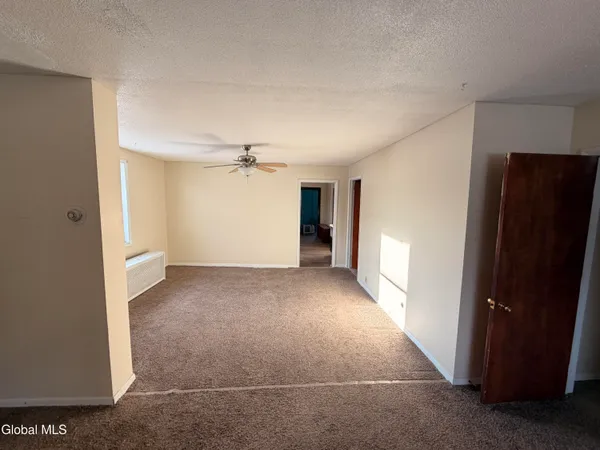 $1,300 | 8 Bayard Street, Unit DOWN, Amsterdam, NY 12010