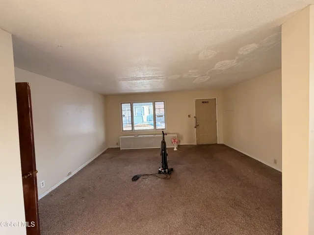 $1,300 | 8 Bayard Street, Unit DOWN, Amsterdam, NY 12010