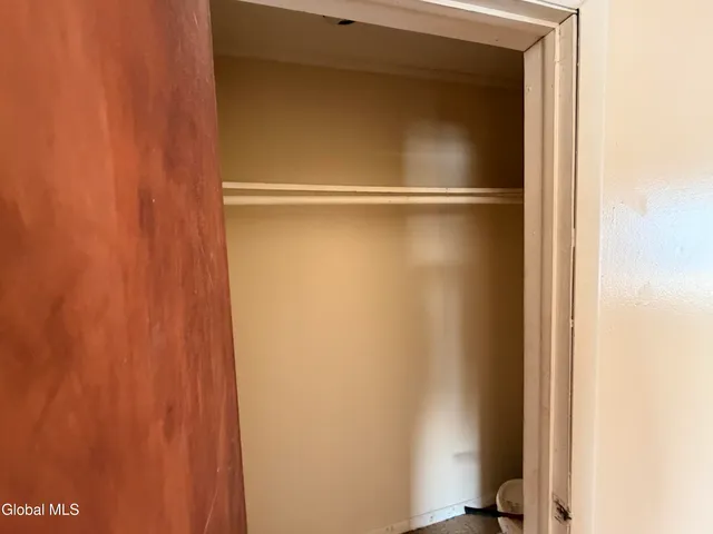 $1,300 | 8 Bayard Street, Unit DOWN, Amsterdam, NY 12010