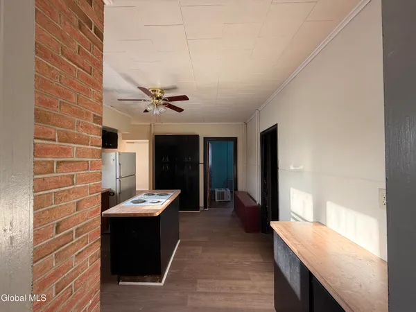 $1,300 | 8 Bayard Street, Unit DOWN, Amsterdam, NY 12010