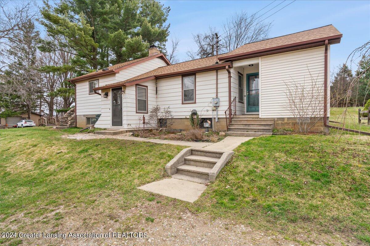 4740 West Clark Road Lansing, MI 48906 - Photo 4 of 37 04-Media Jett-4