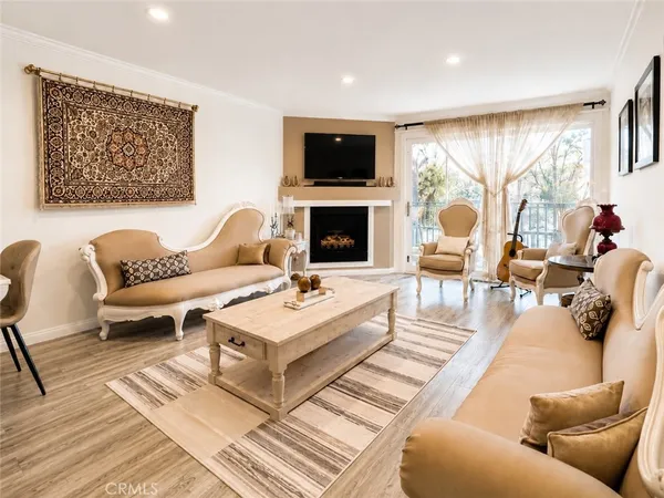 $518,999 | 5565 Canoga Avenue, Unit 207, Woodland Hills, CA 91367