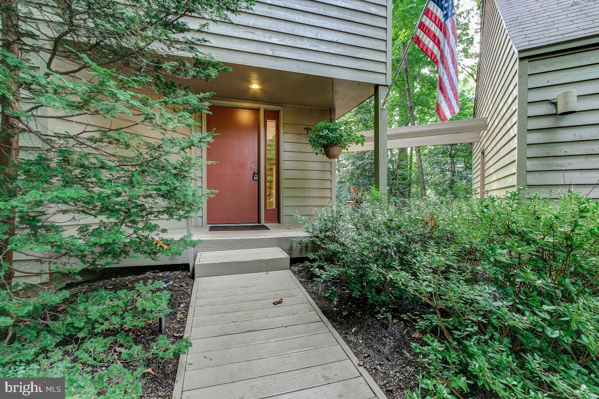 2269 Compass Point Lane Reston, VA 20191 - Photo 3 of 35