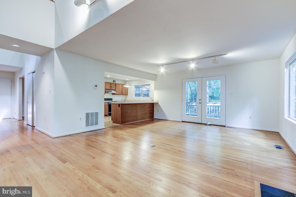 2269 Compass Point Lane Reston, VA 20191 - Photo 5 of 35