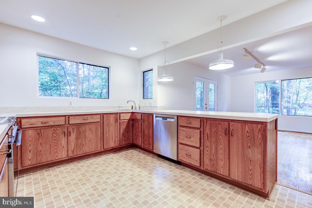 2269 Compass Point Lane Reston, VA 20191 - Photo 10 of 35
