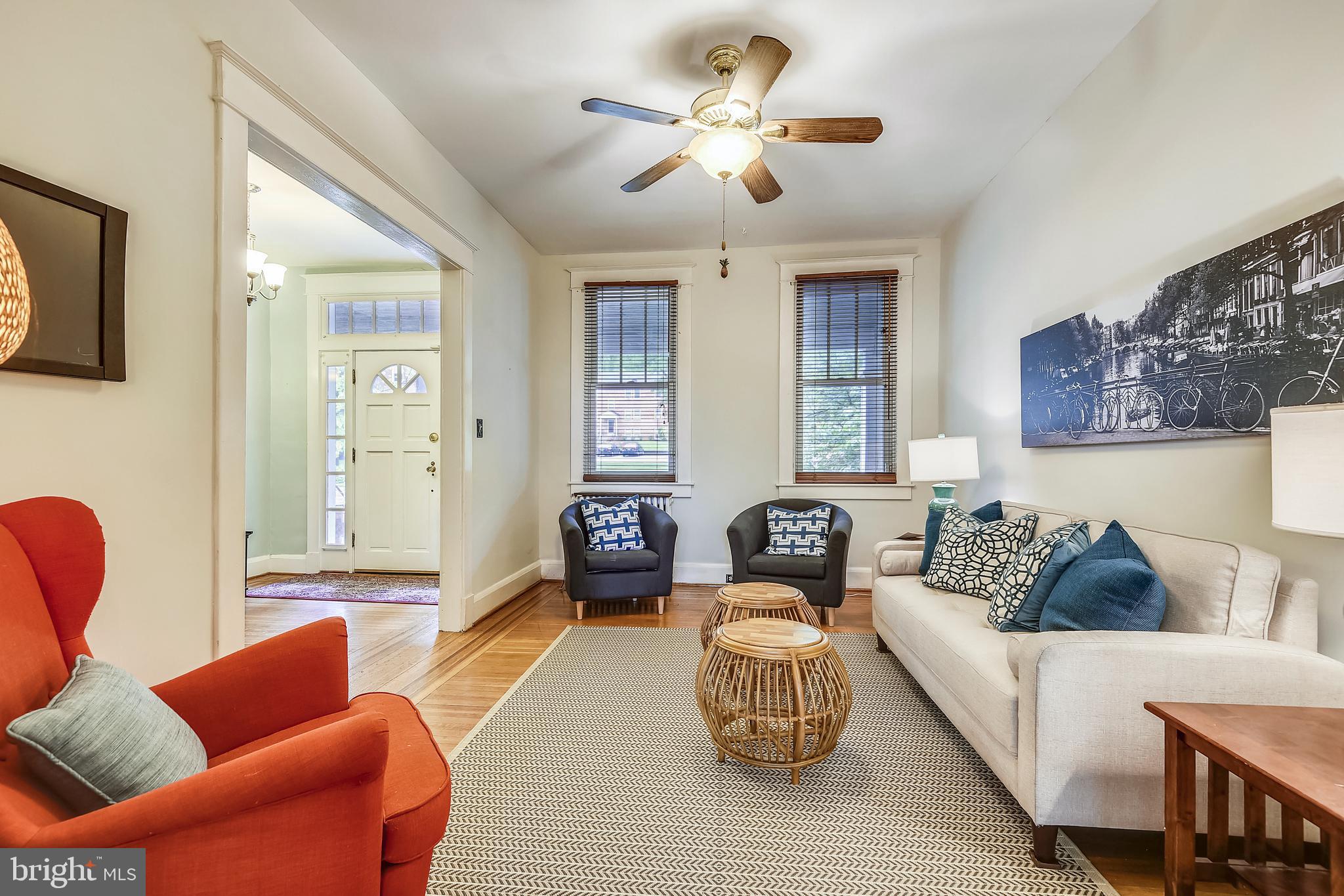 4228 Falls Road Baltimore, MD 21211 - Photo 6 of 21 Living Room