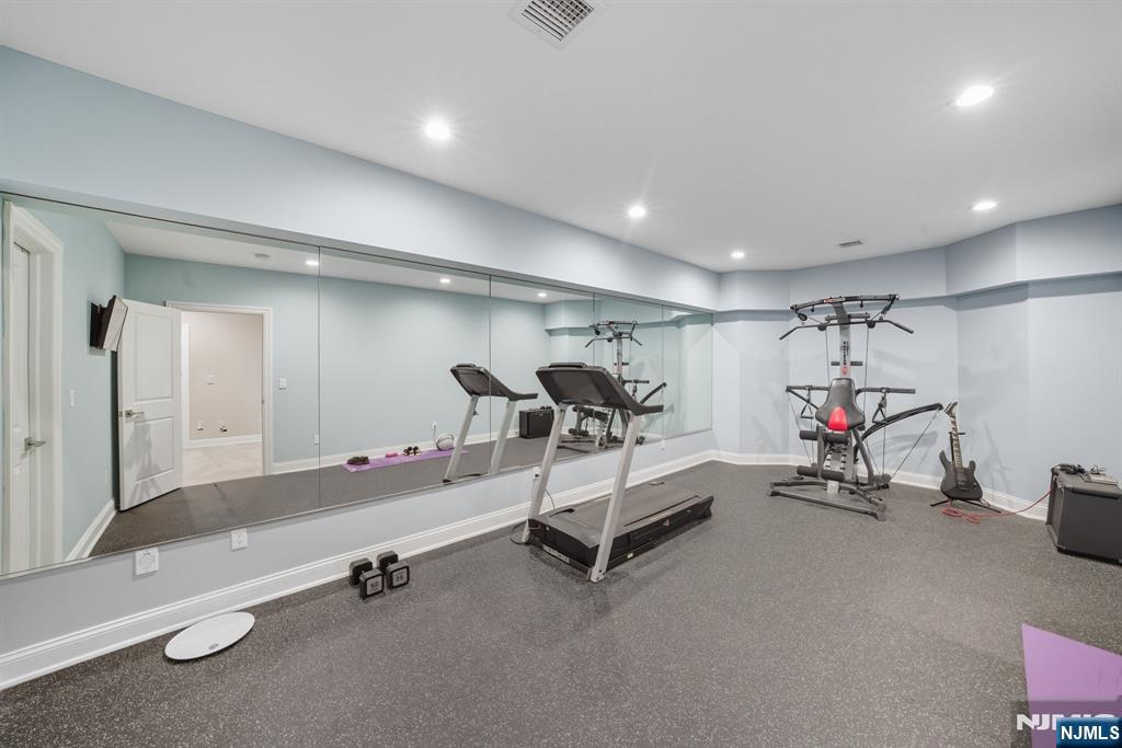 146 Stuart Street Paramus, NJ 07652 - Photo 29 of 45