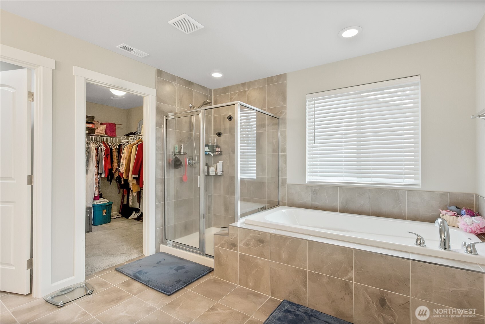 5014 Kenrick Street Southeast Lacey, WA 98503 - Photo 19 of 22 a spacious bathroom with a bathtub and a shower