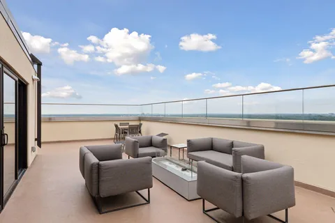 $136,900 | 400 Groveland Avenue, Unit 910, Minneapolis, MN 55403