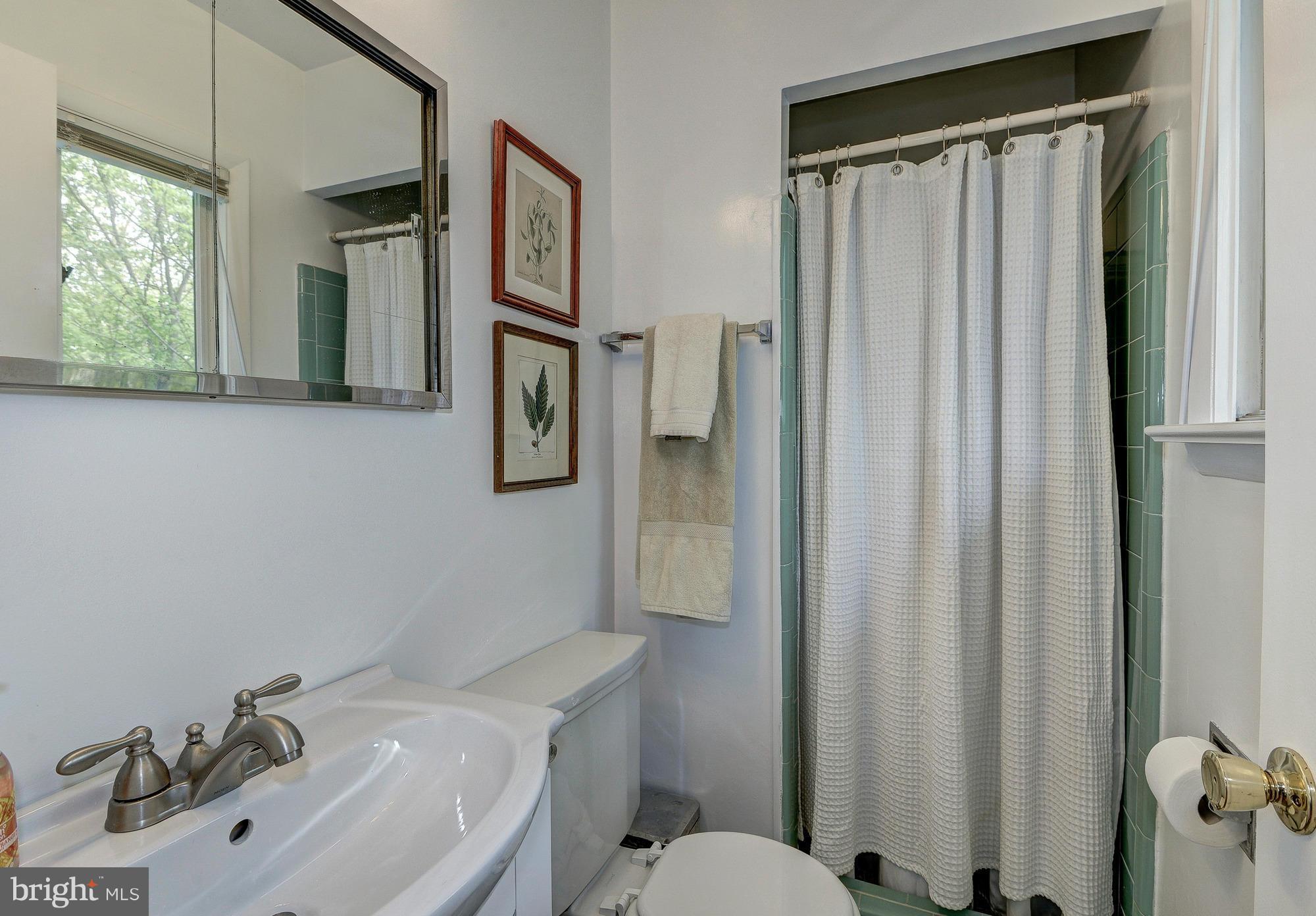 6527 East Halbert Road Bethesda, MD 20817 - Photo 15 of 30 Bath (Master)