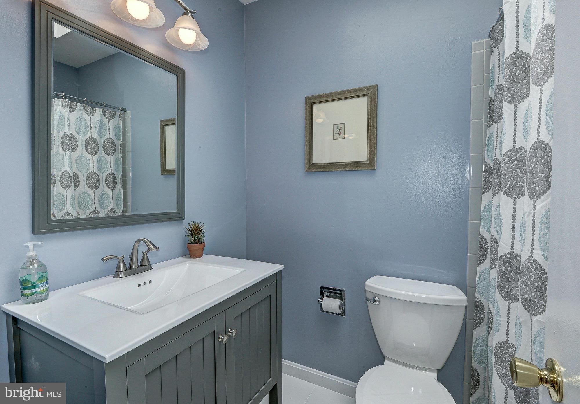 6527 East Halbert Road Bethesda, MD 20817 - Photo 17 of 30 Bath