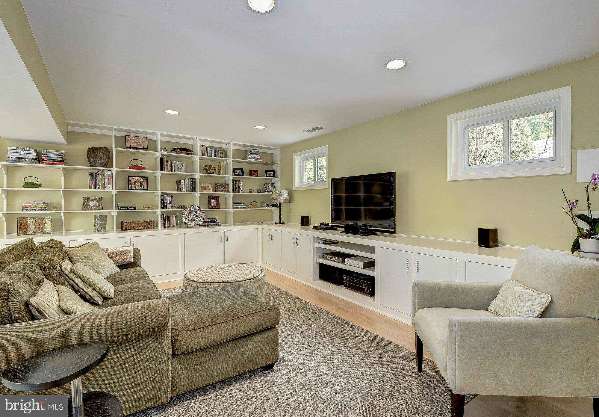 6527 East Halbert Road Bethesda, MD 20817 - Photo 19 of 30 Family Room