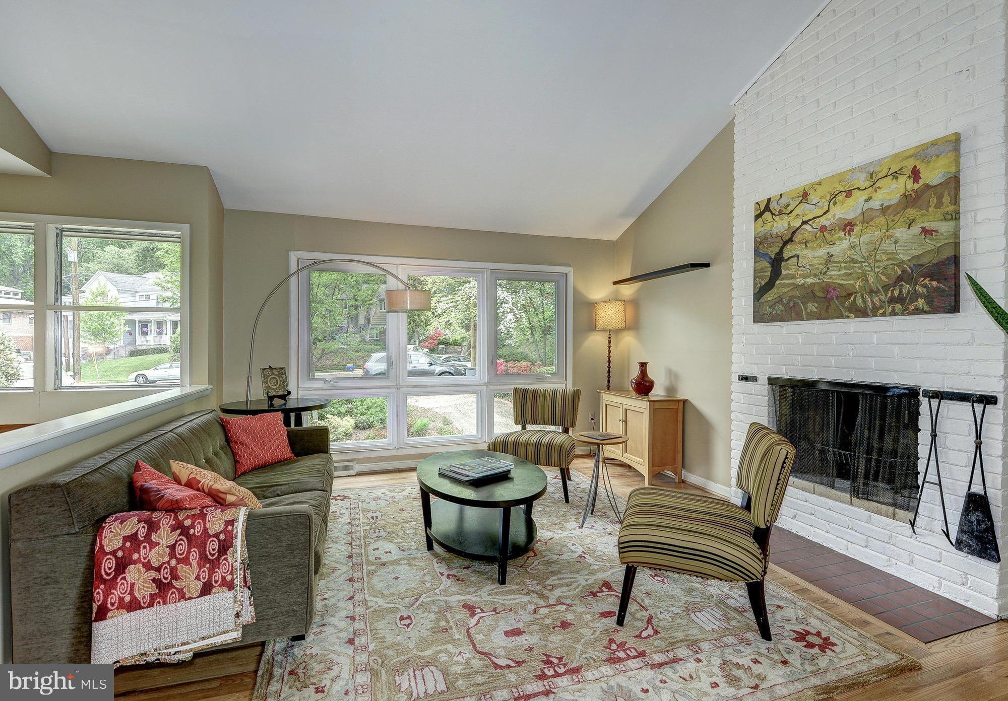 6527 East Halbert Road Bethesda, MD 20817 - Photo 3 of 30 Living Room