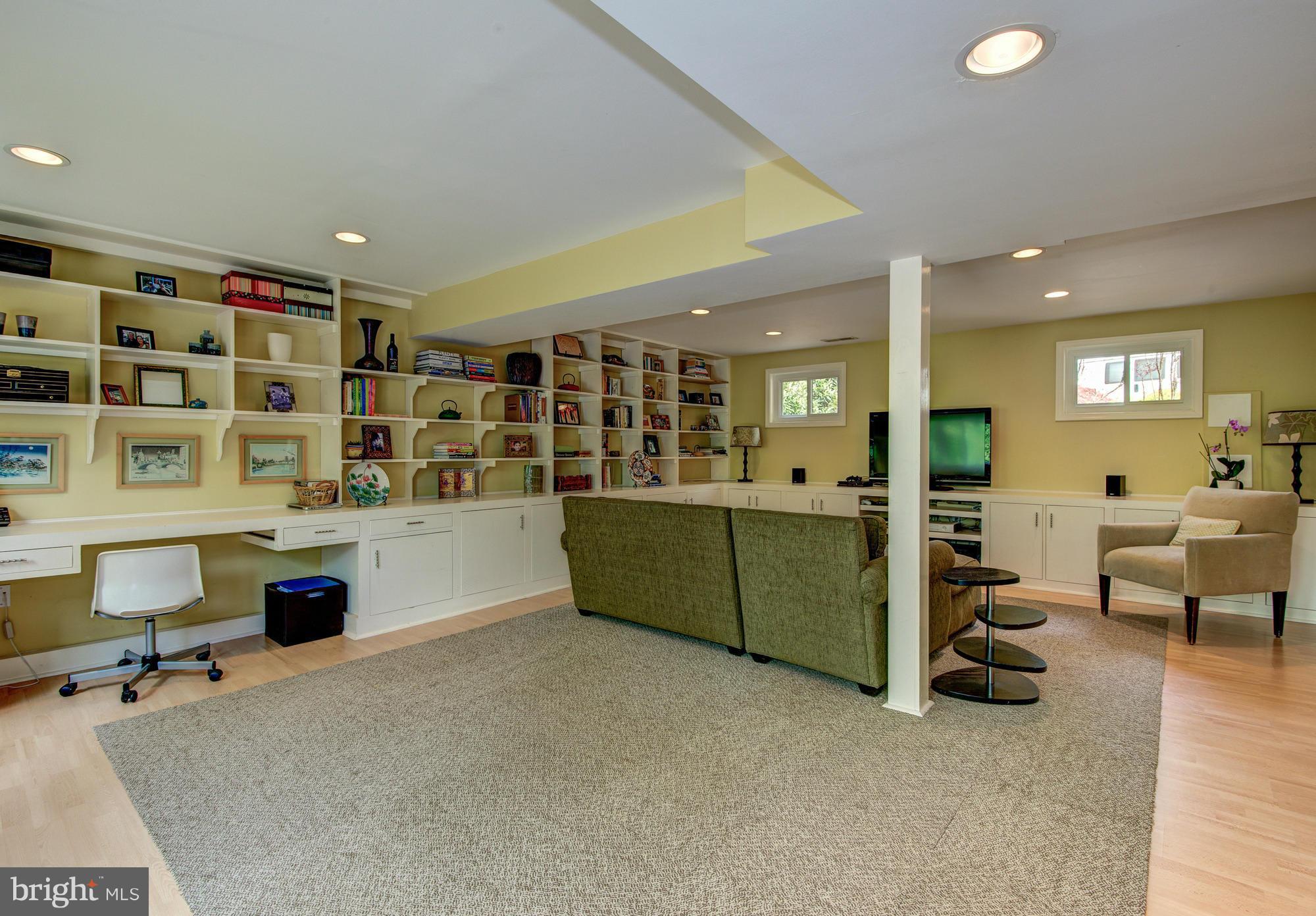 6527 East Halbert Road Bethesda, MD 20817 - Photo 21 of 30 Family Room