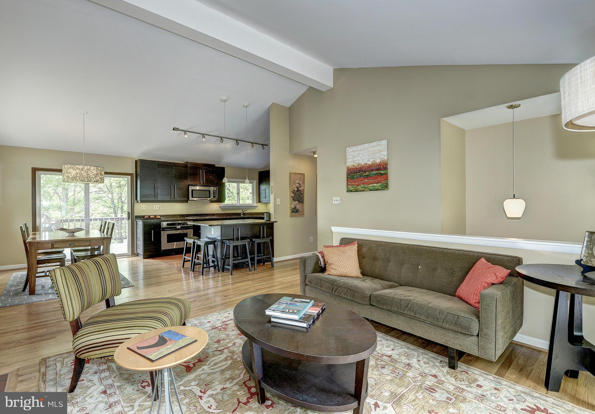 6527 East Halbert Road Bethesda, MD 20817 - Photo 4 of 30 Living Room