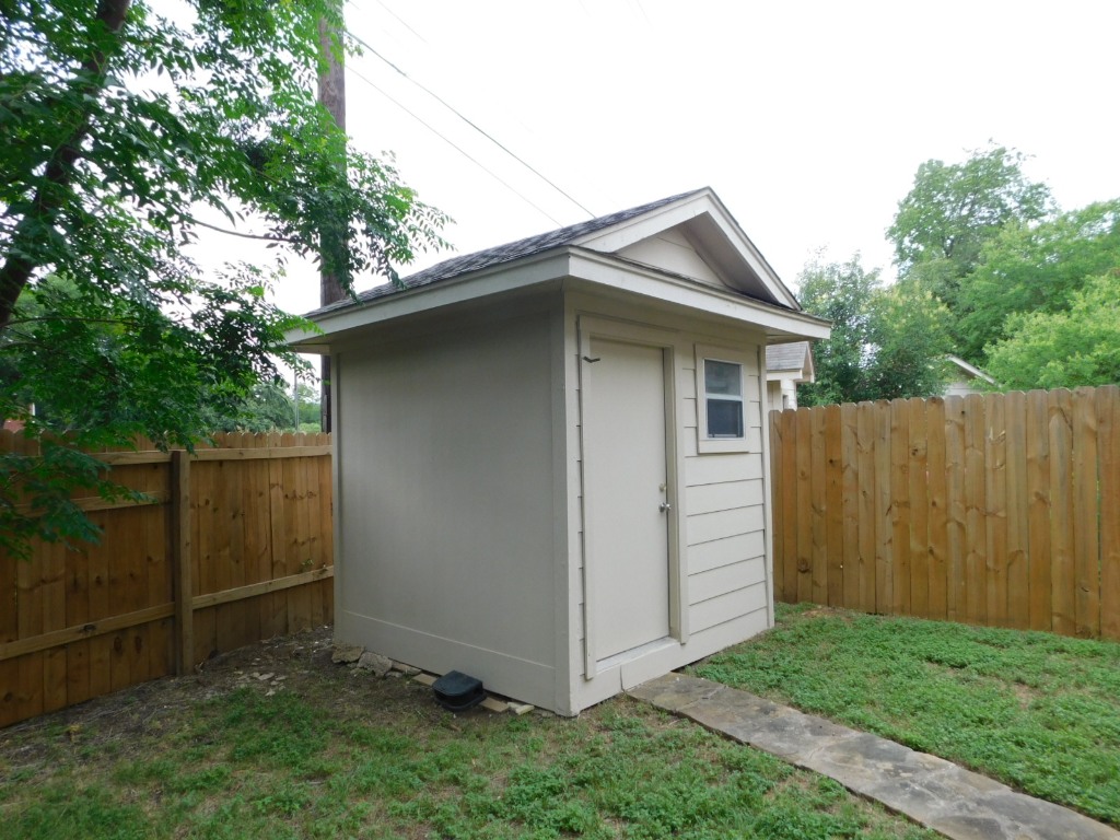 8208 Hood Circle, Unit A Austin, TX 78745 - Photo 14 of 14 a backyard of a house