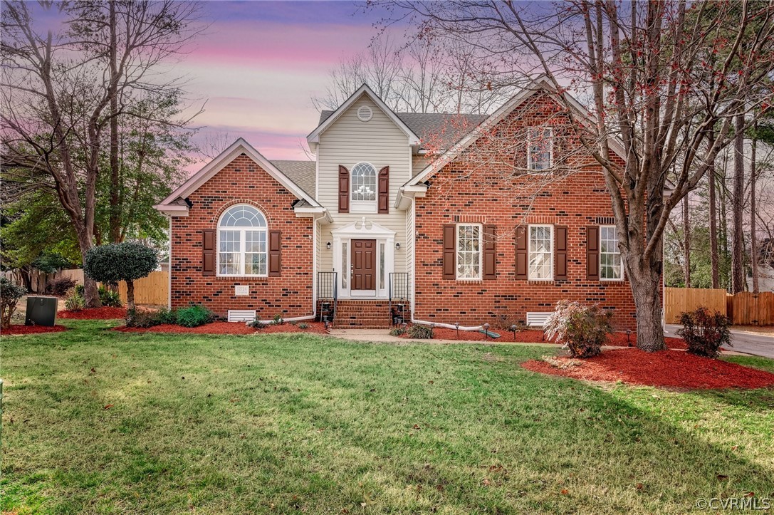 Fully landscaped, level lot in "Club Ridge of Rivers Bend!!!