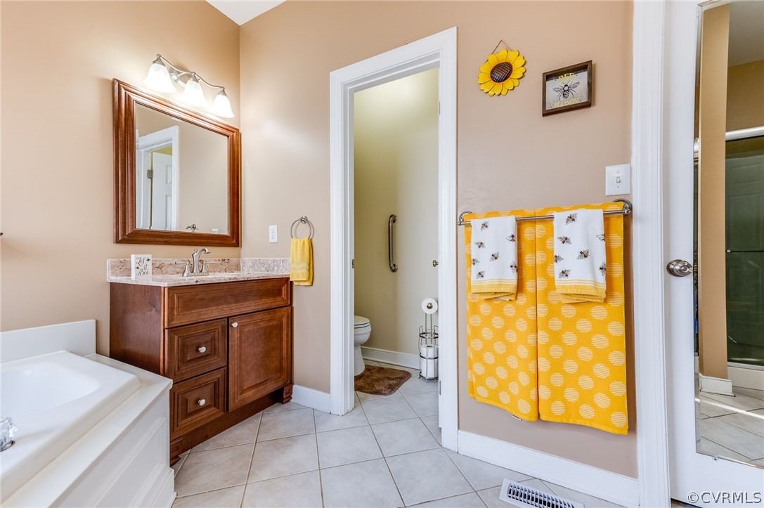 12124 Club Ridge Drive Chester, VA 23836 - Photo 24 of 40 separate water closet