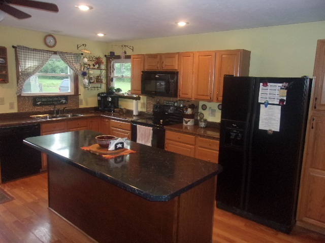 11711 Walnut Road Evansville, IN 47725 - Photo 4 of 19 Gallery Image 4