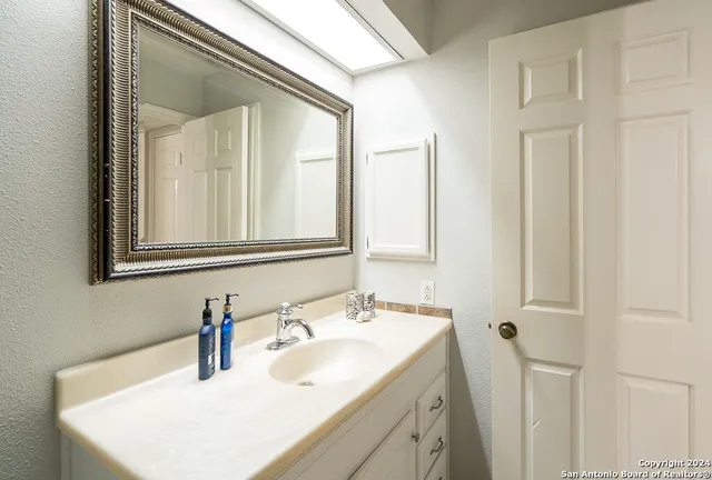 $1,000 | 4212 Medical Drive, Unit 109, San Antonio, TX 78229