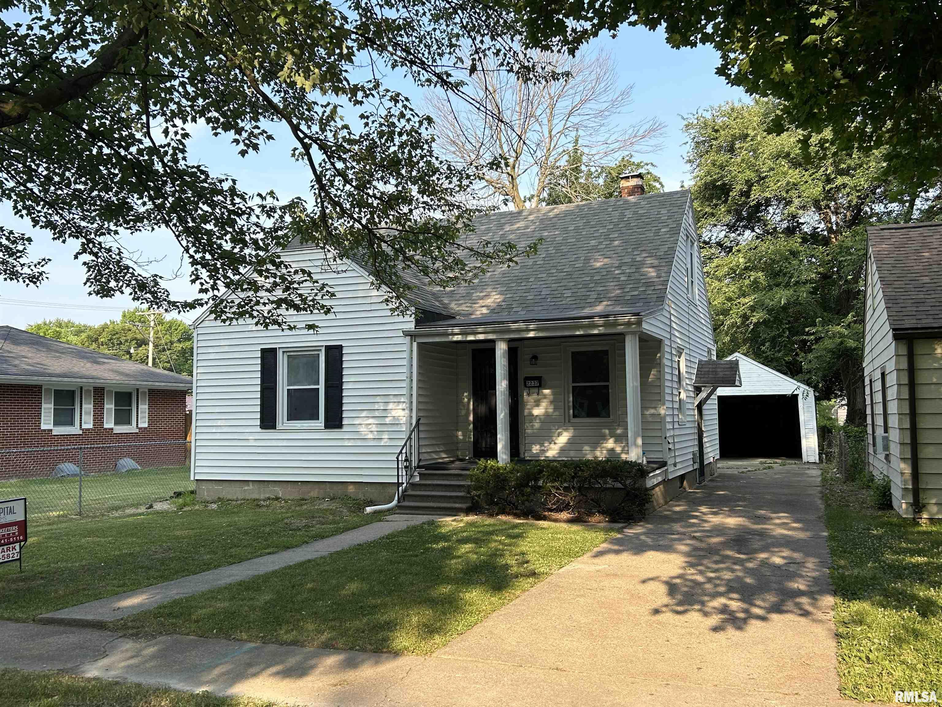 2237 South 14th Street Springfield, IL 62703 - Photo 1 of 13