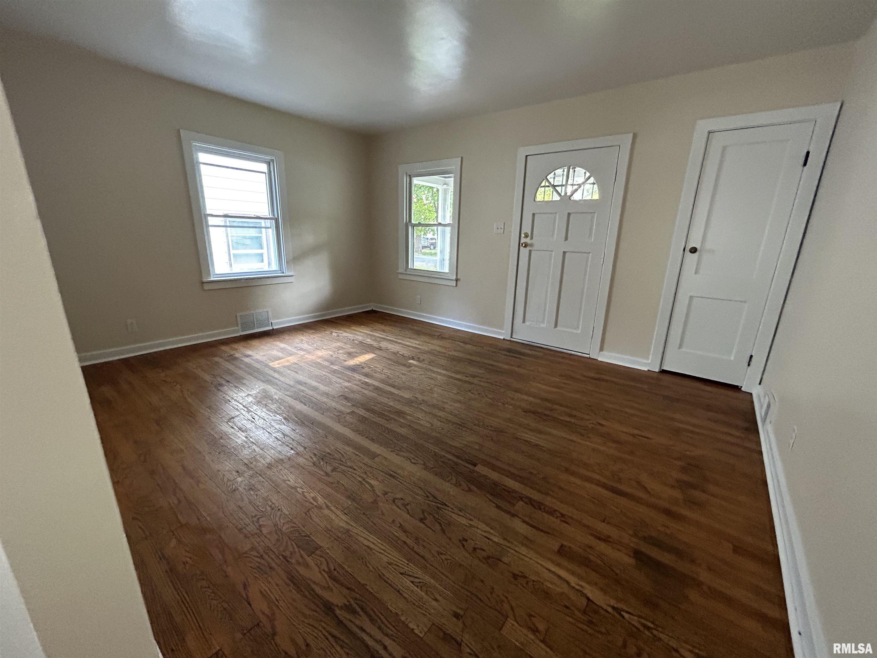 2237 South 14th Street Springfield, IL 62703 - Photo 2 of 13