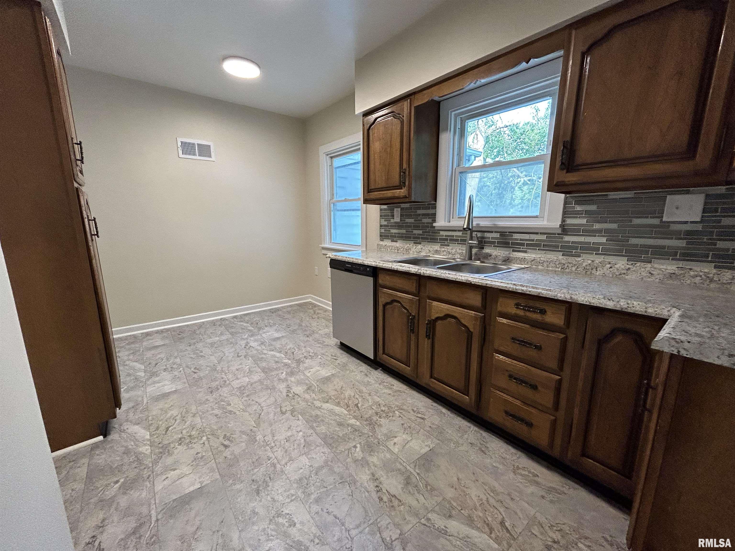 2237 South 14th Street Springfield, IL 62703 - Photo 3 of 13