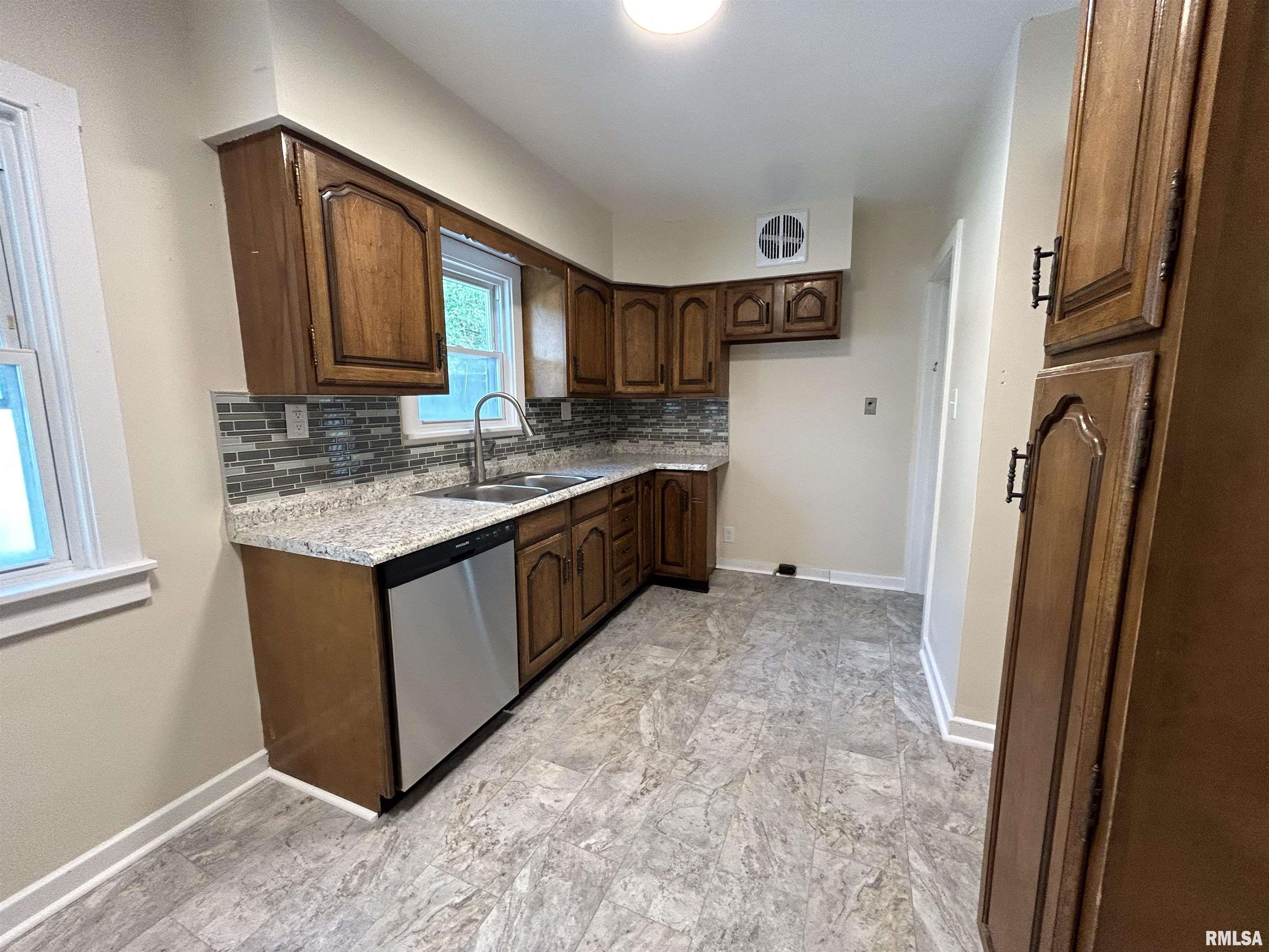 2237 South 14th Street Springfield, IL 62703 - Photo 4 of 13