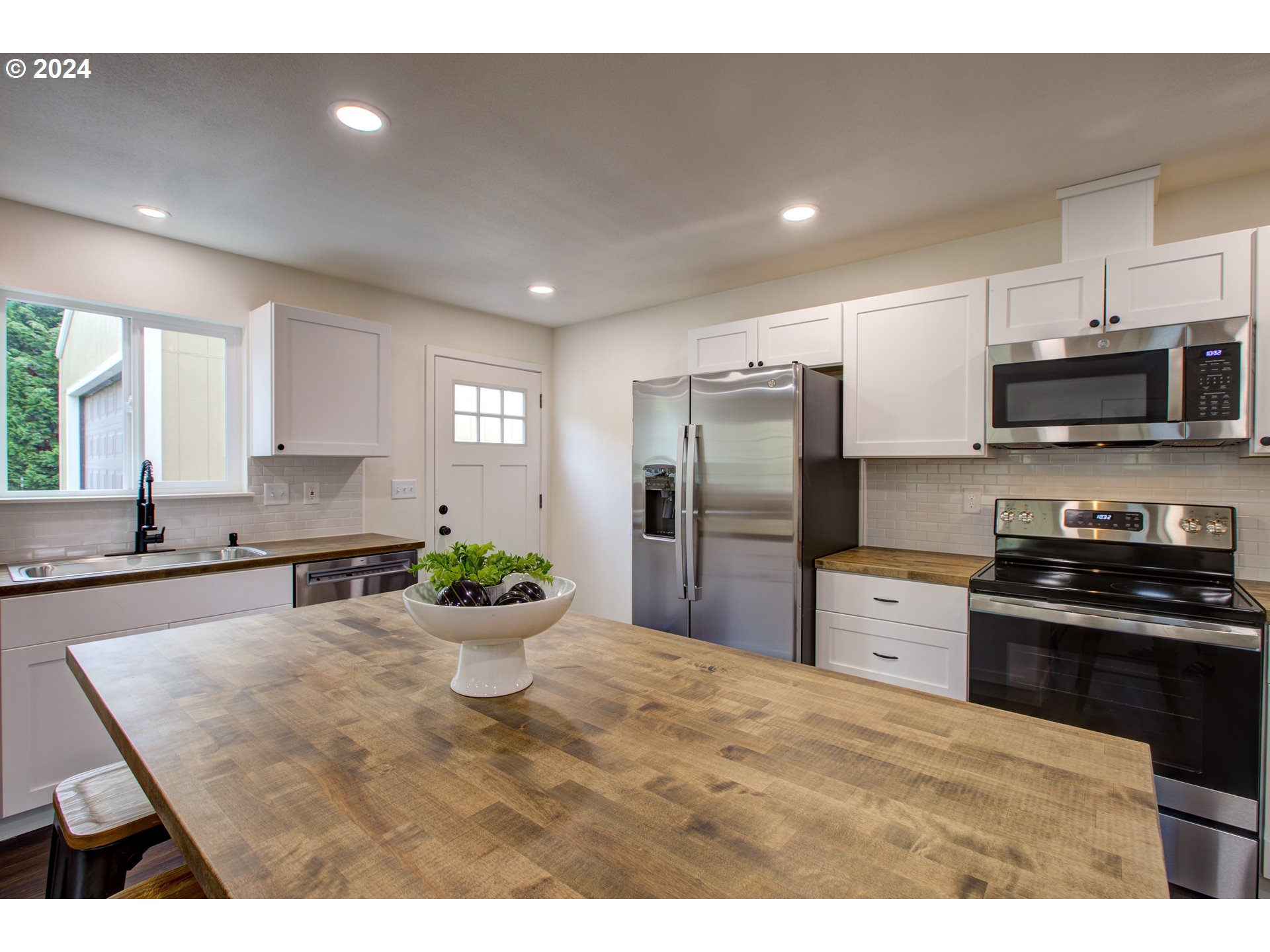 6405 Nonpareil Road Sutherlin, OR 97479 - Photo 11 of 44