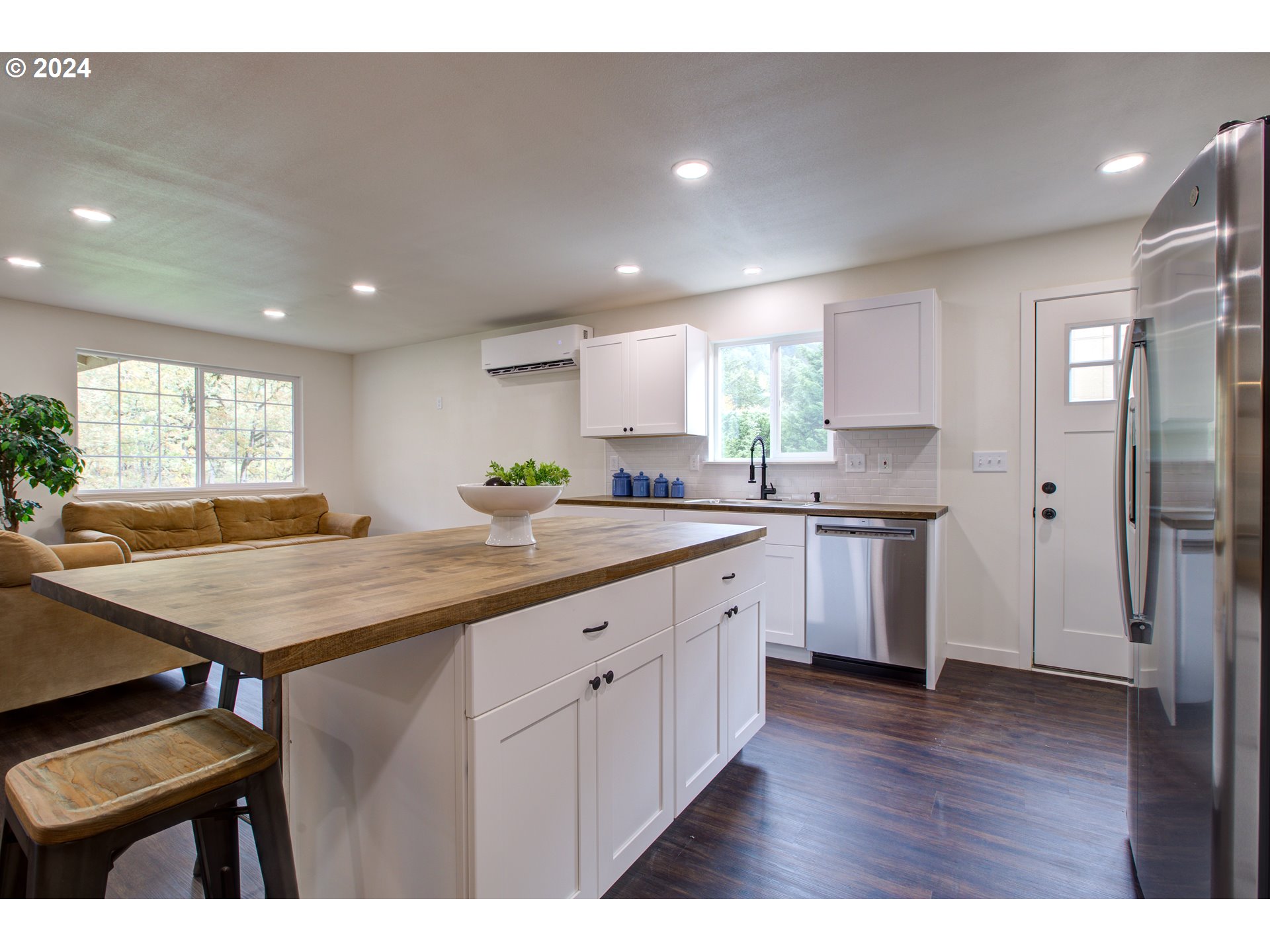 6405 Nonpareil Road Sutherlin, OR 97479 - Photo 13 of 44