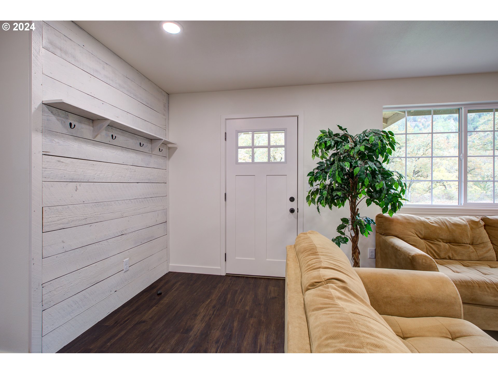 6405 Nonpareil Road Sutherlin, OR 97479 - Photo 5 of 44