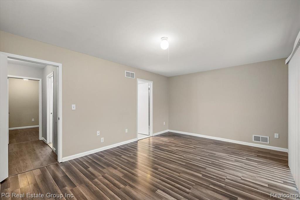 1432 Oakbrook Rochester Hills Rochester, MI 48307 - Photo 24 of 34